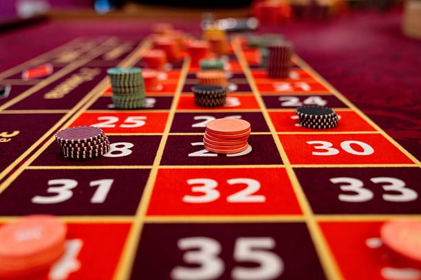 kudamas88 mobile app interface showing live-dealer tables and sportsbook markets